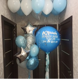 Композиция из шаров на выписку малыша