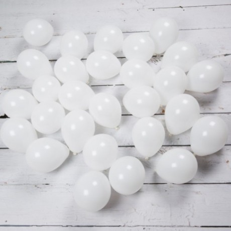 30 белых шаров с воздухом