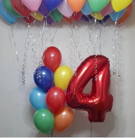 Комплект из разноцветных шаров с цифрой 4